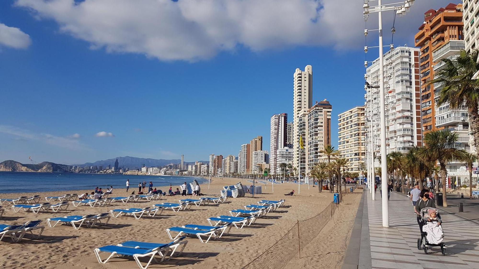 Los Caballos Vip Playa Levante Benidorm Exterior foto